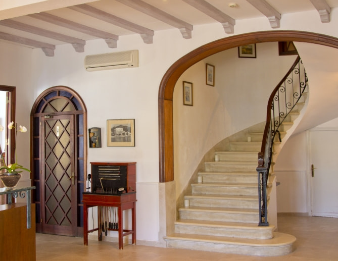 Entrance and stairs to the hotel reception